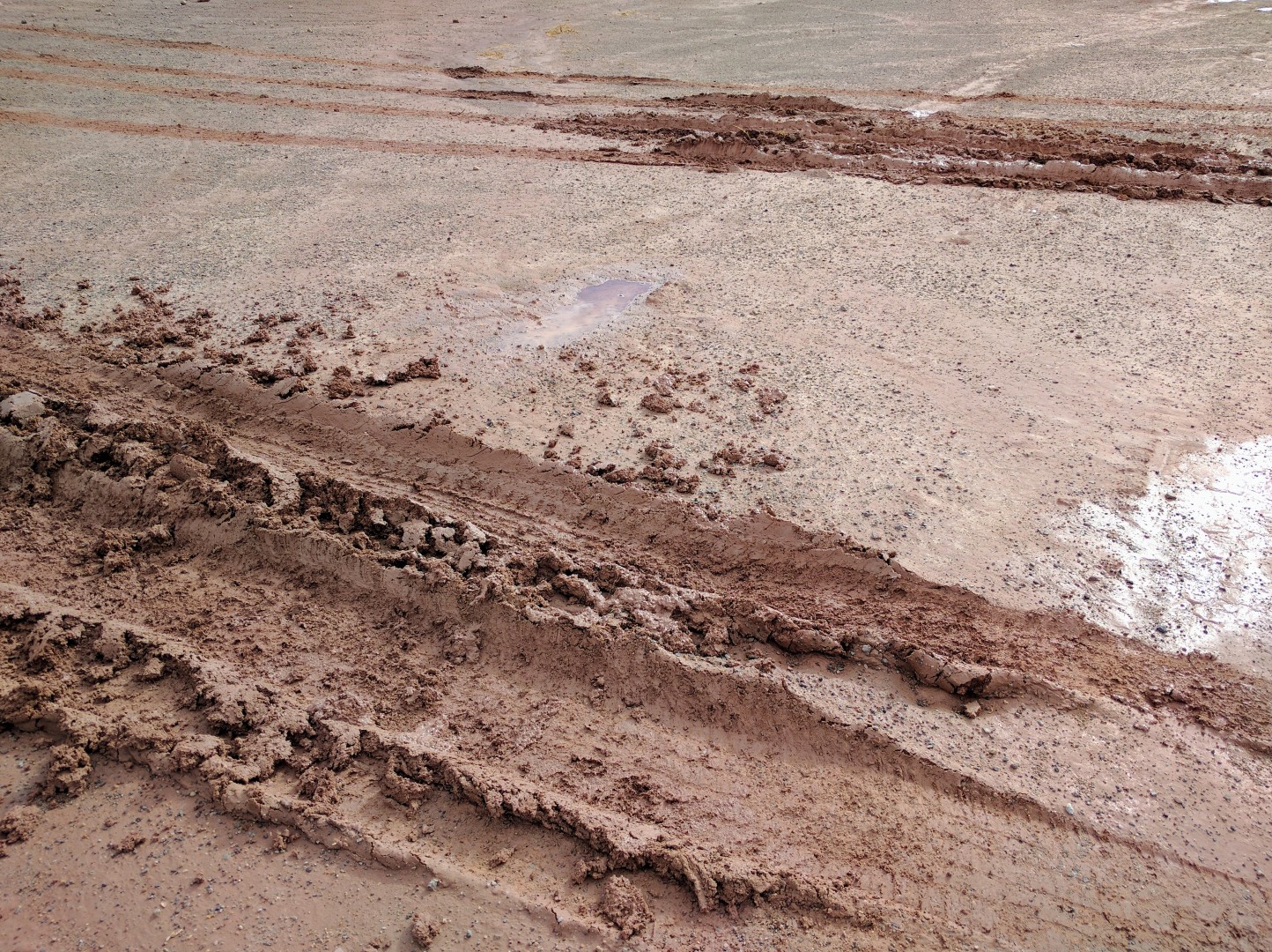 Truck and trailer ruts